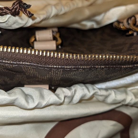 Authentic Michael Kors Grayson Satchel Bag - Picture 4 of 15